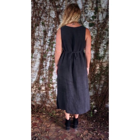 Garden Vessel Black Linen Dress - Picture 4 of 4